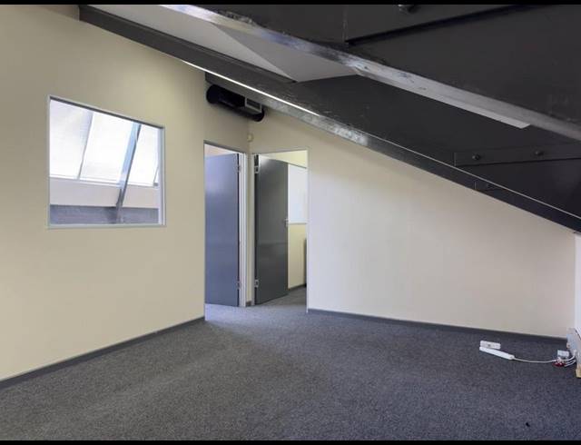 BUSINESS PROPERTY TO RENT IN MOWBRAY